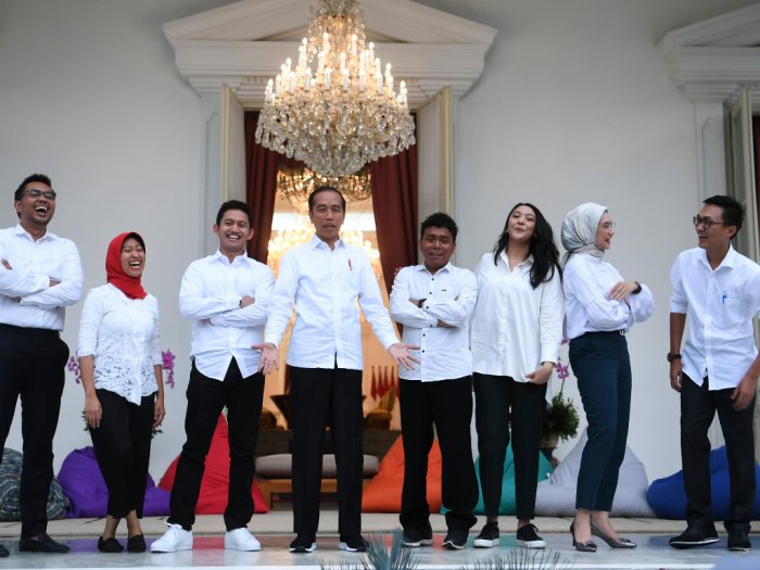 Tak Berguna Saat Ada Corona, Pengamat: 7 Stafsus Milenial Jokowi Dipulangkan Saja, Buang-buang Uang Negara