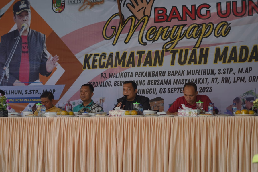 Bang Uun Menyapa Warga Tuah Madani di Perumahan Damai Langgeng