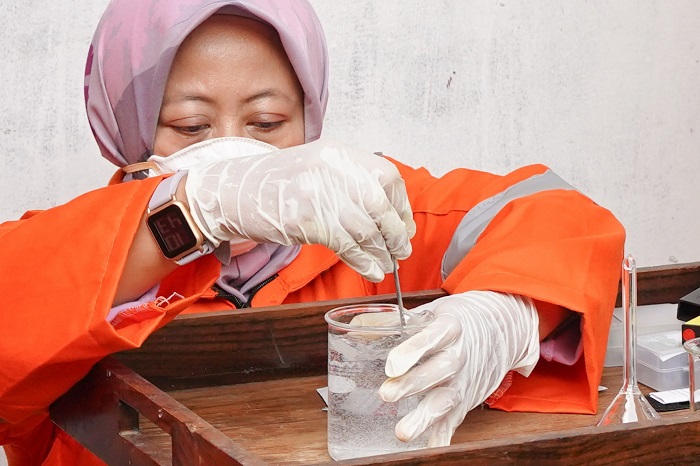 DLHK Ambil Sampel Air di Pekanbaru, Ada Apa?
