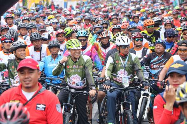 Sekdako Pekanbaru Lepas Ribuan Peserta  Sepeda Nusantara 2018