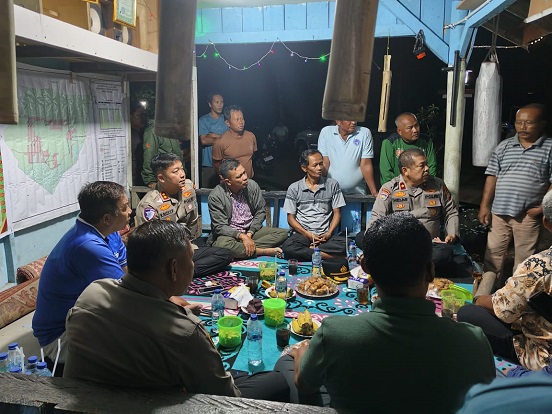Kapolres Kuansing Kunjungi Pos Kamling di Desa Geringging Baru Sentajo Raya