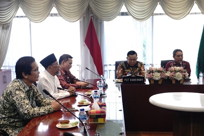 Plt Gubernur Riau Dorong Penguatan KDEKS untuk Percepat Pengembangan Ekonomi Syariah