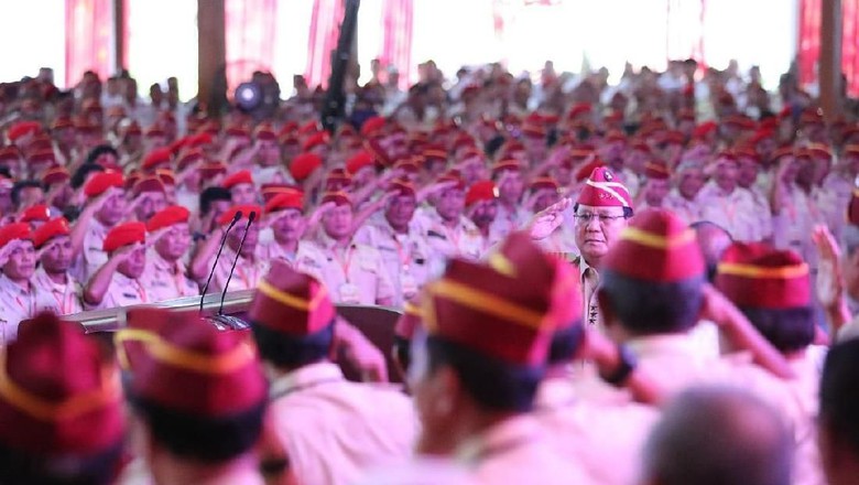 Ribuan Massa Purnawirawan TNI/Polri 'Geruduk' Rumah Prabowo di Hambalang, Ada Apa?
