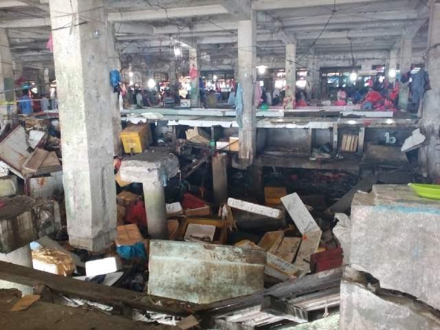 Sudah Lapuk, Lantai  Pasar Terapung Tembilahan Ambruk