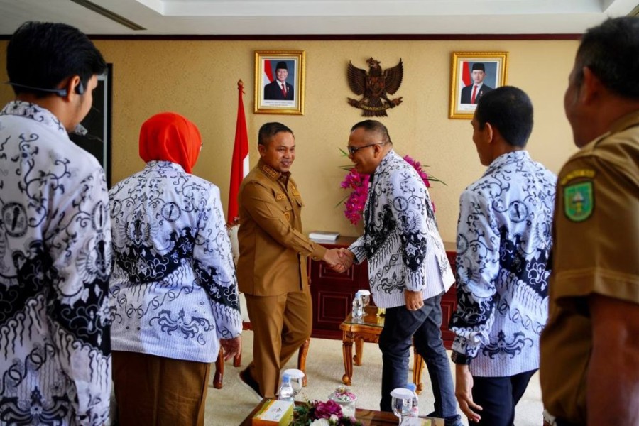 Gubri Abdul Wahid Terima Audiensi PGRI Riau, Ini Pembahasannya