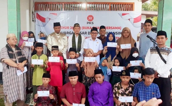 Di Bulan Penuh Berkah,  PKS Kuansing Santuni Anak Yatim