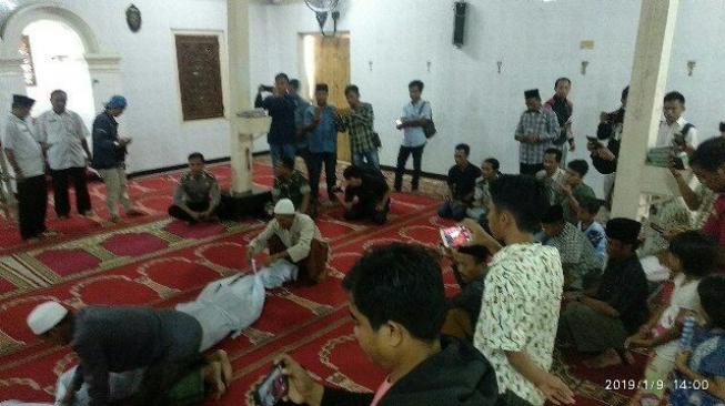 Ada Warga Meninggal, Isu Santet kembali Merebak, Dua Warga Lakukan Sumpah Pocong