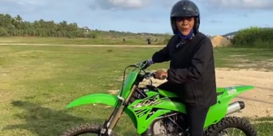 Susi Pudjiastuti Hobi Kendarai Motor Cross