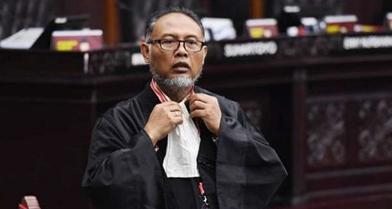 Foto-foto Dokumen Prabowo-Sandi di MK, Bambang Widjojanto Usir Pengacara KPU
