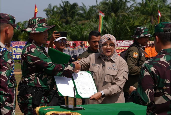 Pangdam XiI Tuanku Tambusai dan Bupati Siak Tinjau TMMD di Muara Kelantan