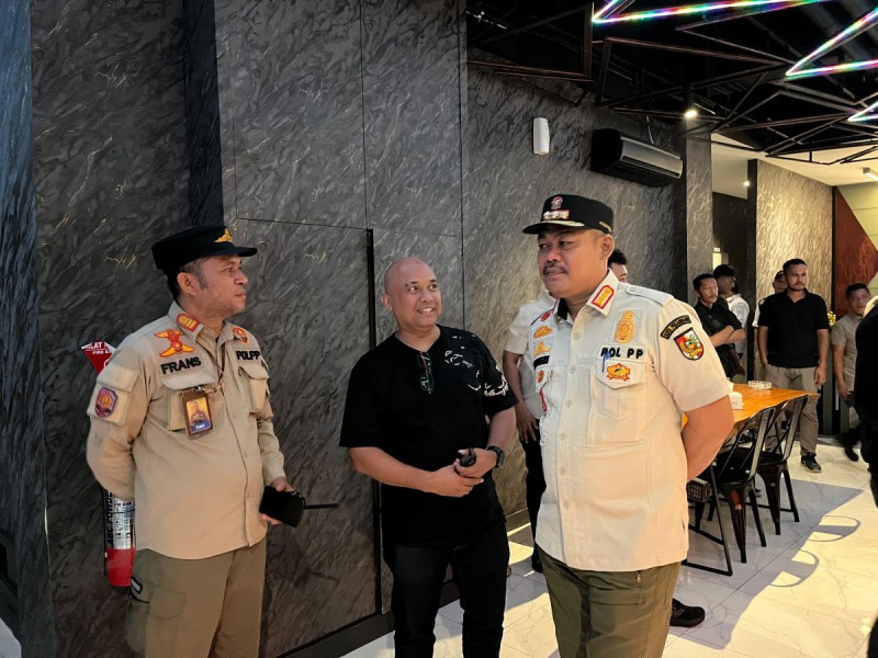Jangan Sampai Ganggu Ketertiban, Satpol PP Bersama Aparat Gabungan dan DPRD Pekanbaru Sidak Hiburan Malam