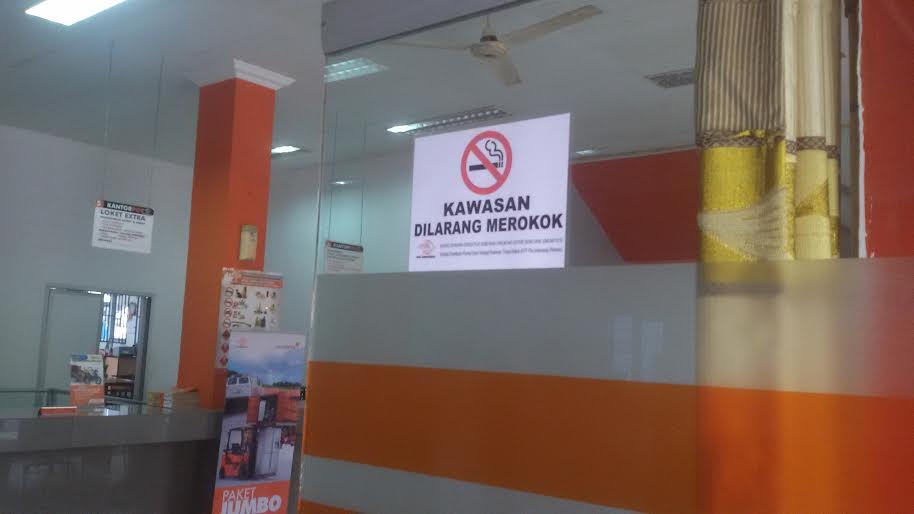 Kantor Pos Tembilahan Terapkan “Kawasan Dilarang Merokok”