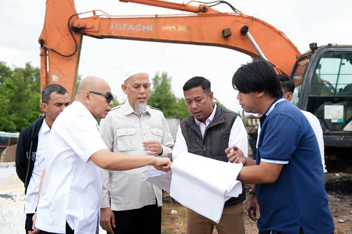 Wako Paisal Tinjau Progres Penanggulangan Banjir di Kawasan Bantaran Sungai Dumai