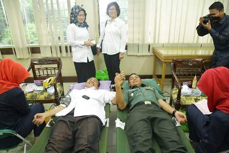 Sekdako Pekanbaru M Noer Lakukan Donorkan Darah