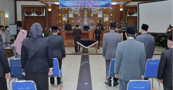 Bupati Alfedri  Lantik 22 Pejabat Administrator dan Kepala Puskesmas