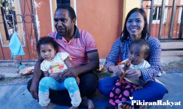 Beda Tapi Harmonis, Ini Kisah Cinta Pace Kantius dan Teteh Yuliani, Potret Kerukunan Orang Sunda dan Papua 