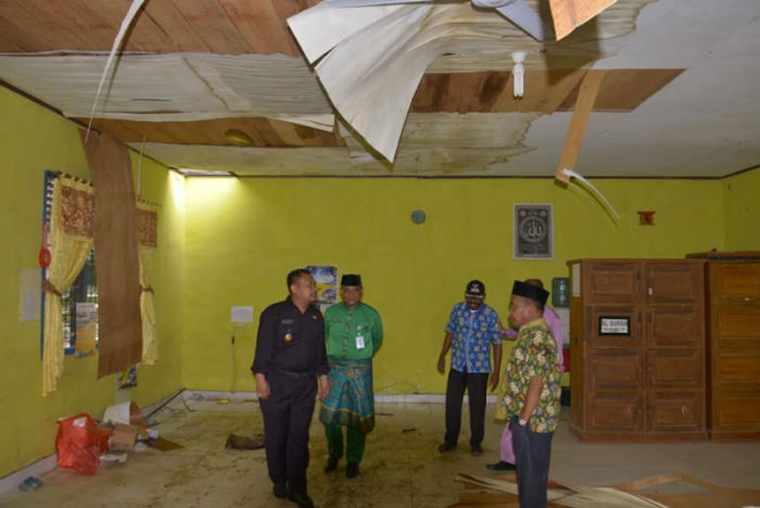 Wabup Sugeng Tinjau Lokasi Bencana Pasca Angin Puting Beliung di Tapung