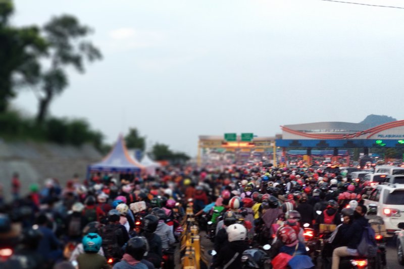 Arus Balik Hari Ini, Antre Sepanjang 6 Kilometer di Pintu Masuk Pelabuhan Bakauheni
