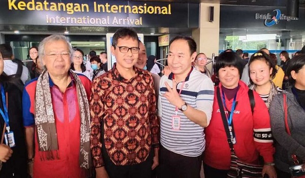 Lolos dari Thermo Scan Virus Corona, 150 Turis China yang Mendarat di Sumbar Disambut Gubernur