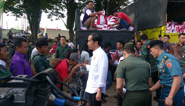Ulang Tahun, Jokowi Bagikan 6 Truk Sembako, Warga: Hatur Nuhun Pak Presiden...
