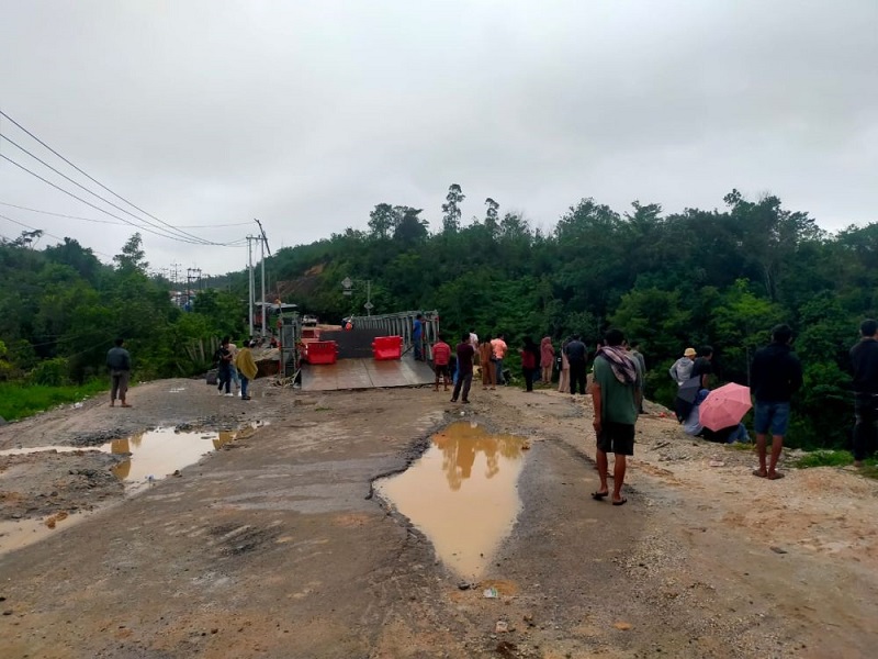 Perbaikan, Jalan Lintas Riau-Sumbar di Tanjung Alai Kampar  Ditutup Total
