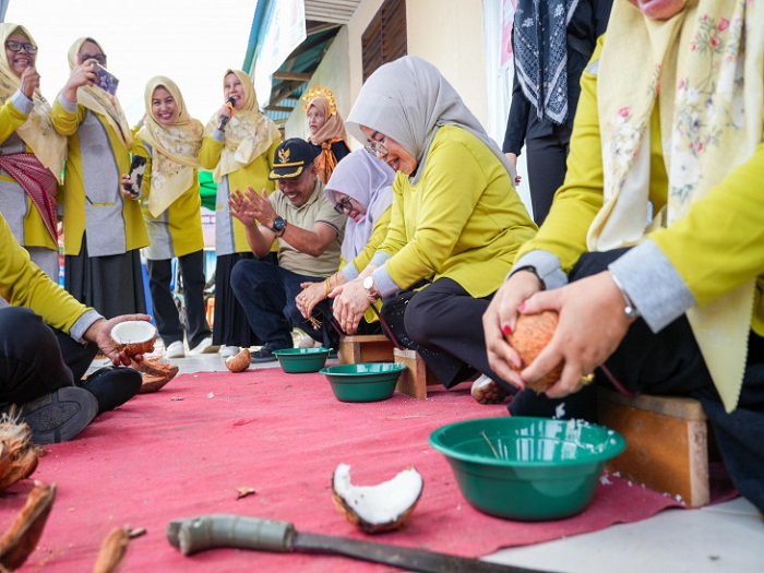 Penjabat Sekda Kampar Hadiri Perayaan Hari Ibu di Desa Lipatkain Utara