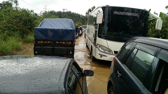 PEMBERITAHUAN: Banjir di Pangkalan, Kapolres Kampar Imbau Warga yang Hendak Melintas  Gunakan Jalur Alternatif  Kiliranjao