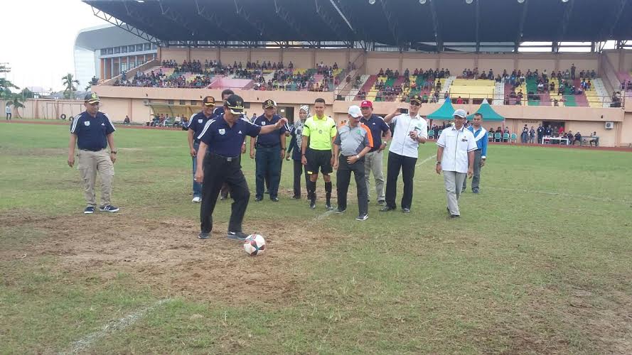 Bupati HM Wardan Buka Turnamen Sepak Bola KNPI Cup 2016