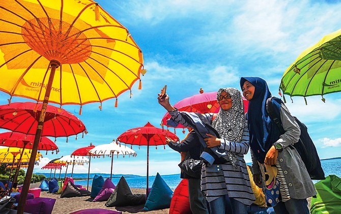 SUBHANALLAH... Kota Ini Punya Pantai Syariah, Khusus untuk Perempuan