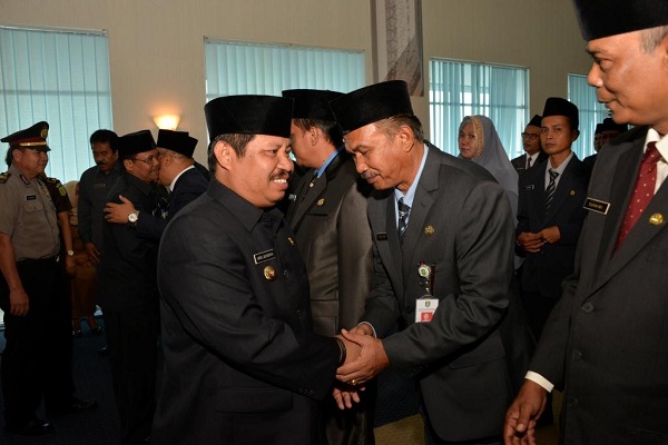 Lantik 74 Pejabat, Bupati Amril Ingatkan, Ini Bukan Soal Like and Dislike...