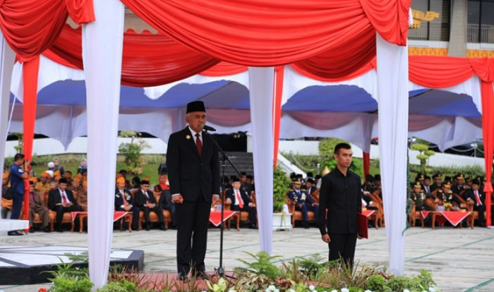 Peringatan Hari Pahlawan 2017 di Riau, Gubri Serahkan Bantuan Kursi Roda untuk Veteran
