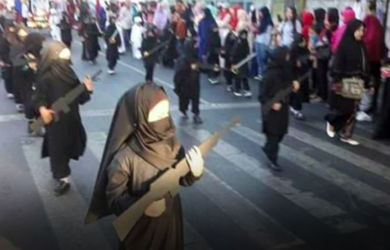 WADUH...Mirip ISIS, Anak TK Pawai Bawa Replika Senjata, nih Videonya 