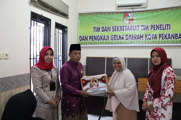 Dinsos Pekanbaru Salurkan 135 Paket Sembako ke Fakir Miskin dan Penyandang Disabilitas