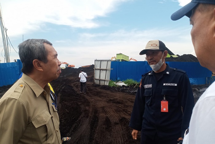 Tiap Hari Dilindas  Ratusan Truk Bermuatan Batubara 30 Ton, Syamsuar: Macam Mana Jalan Tak Hancur...