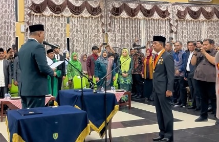 SAH! Bupati Inhu Lantik Zulfahmi Adrian Sebagai Sekretaris Daerah