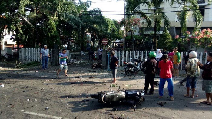 YA TUHAN...Polisi Ungkap Pelaku Bom di Surabaya, Ternyata Sekeluarga, Empat Anaknya Diajak Bunuh Diri