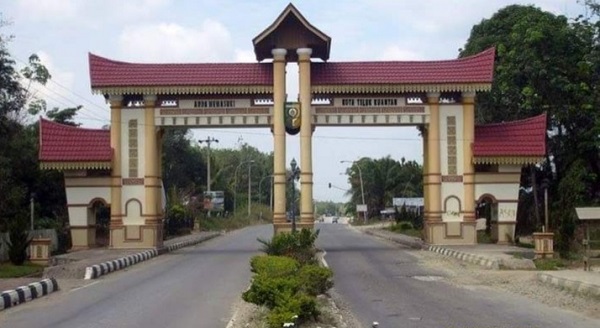 Gerbang Masuk Kota Teluk Kuantan Dari Pekanbaru Tampak Gelap, Ini Penjelasan Kadishub Kuansing