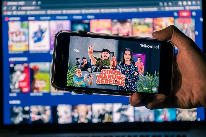 MAXstream Rilis “Cinta Warung Sebelah”,  Kisah Perjuangan Seorang Gamer  Mendapatkan Cinta Sejati