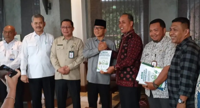Bupati Inhil Temui Menteri Desa PDT, Ajukan Pembangunan Desa Tematik