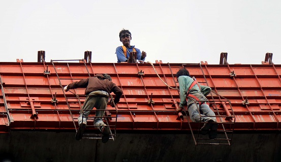 MENGERIKAN, Flyover Pasar Pagi Arengka Makan Korban, Pekerjanya Tewas Jatuh dari Ketinggian