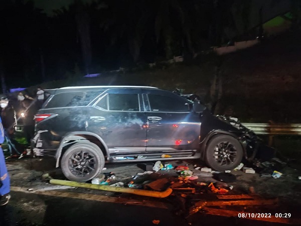 Lakalantas  Fortuner Hantam Truk di Tol Pekanbaru-Dumai, 2 Meninggal 5 Luka-luka