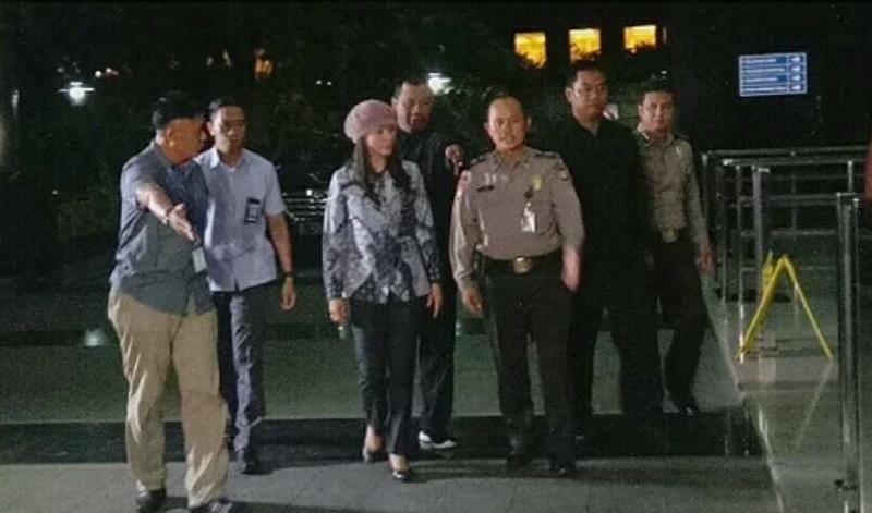 Tiba di Gedung KPK, Bupati Cantik Kepulauan Talaud: Saya Bingung Kenapa Dibawa Kesini...