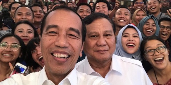 Siap Masuk Kabinet Lalu  Selfie Sangat Mesra dengan Jokowi, Prabowo: Banyak Yang Gak Suka Ya?