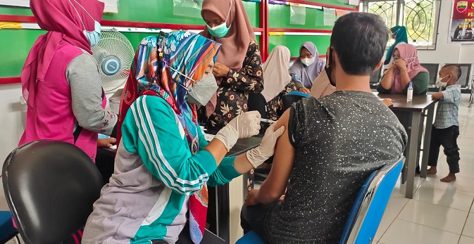 Sudah Desember, Baru 4 Daerah di Riau Yang Capaian Vaksinasinya di atas 50 Persen, Sisanya...