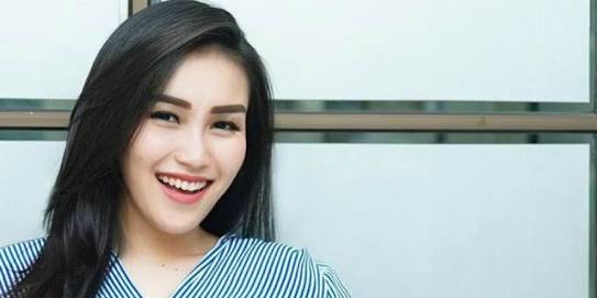 Waduh! Diteror, Rumah Janda Cantik Ini Dilempari Celana dalam dan Pembalut Bekas