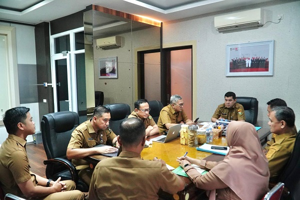 Pj Sekda Kampar Pimpin Rapat Tindak Lanjut Peraturan Bupati Kampar Nomor 31 Tahun 2025 Terkait UPTD RSUD Bangkinang