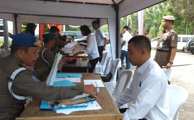 Pagi-pagi, Tiya Angraini Sudah Datang untuk Mendaftar Jadi Anggota Satpol PP Pekanbaru