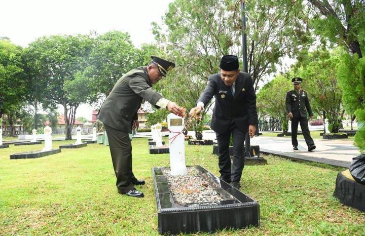 Kodim 0303 Bengkalis Ziarahi Makam Pahlawan Sempena HUT ke-80 TNI