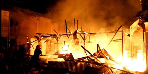 Kebakaran Hebat di Dumai, Delapan Bangunan Ludes, Satu Tewas
