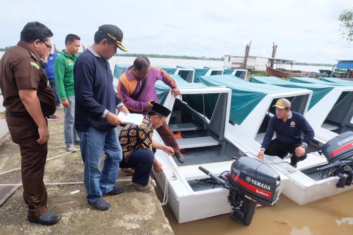 Pemkab Inhil Terima Bantuan 10 Unit Ambulan Air dari Pemprov Riau